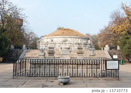 中国・河南省安陽　袁林(袁世凱墓) 13710773