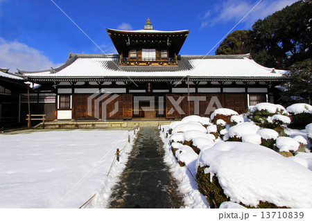 雪の東福寺 13710839