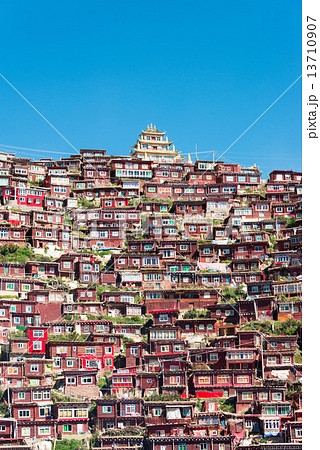 中国・四川省色達　ラルン・ガル・ゴンパ 13710907