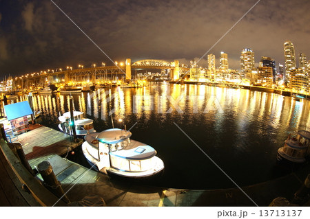 バンクーバーダウンタウンの夜景-Vancouver DownTown at Night バンクーバーダウンタウンの夜景-Vancouver DownTown at Night 13713137