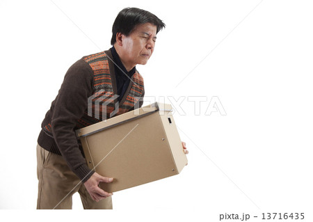 初老の男性 13716435