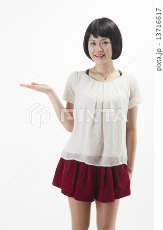 黒髪の女性 黒髪の女性 13716617