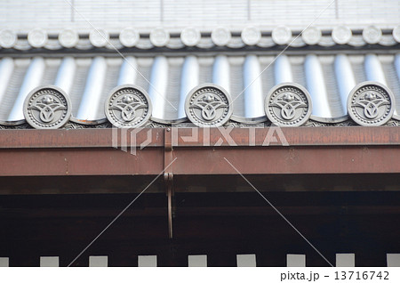 屋根瓦(本能寺/京都市中京区寺町通御池下ル下本能寺前町) 屋根瓦(本能寺/京都市中京区寺町通御池下ル下本能寺前町) 13716742