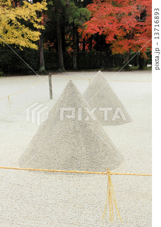 上賀茂神社の立砂 13716893