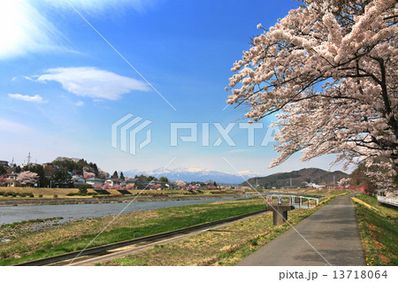 阿武隈川と那須岳 13718064