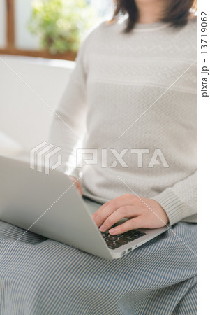 女性とPC 女性とPC 13719062
