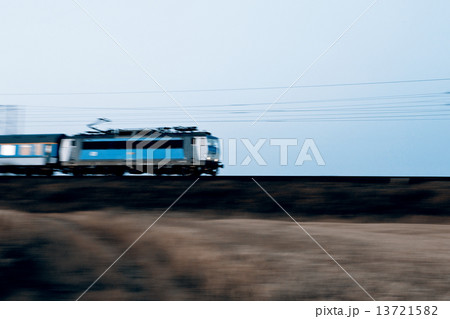 train train 13721582