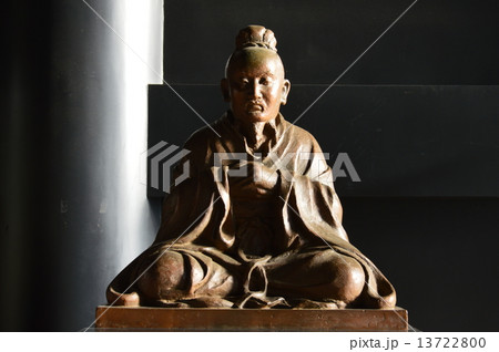 「子思(しし)」の木像(湯島聖堂・大成殿/東京都文京区湯島1丁目) 「子思(しし)」の木像(湯島聖堂・大成殿/東京都文京区湯島1丁目) 13722800