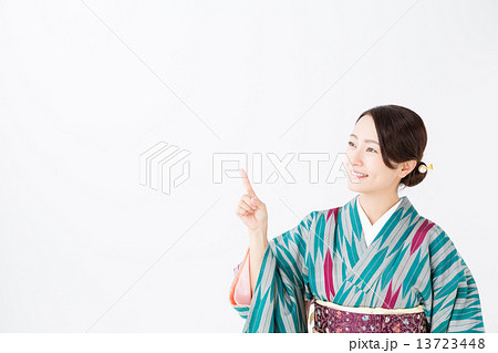 着物を着た女性 13723448
