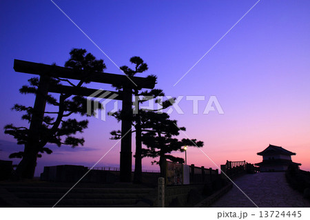 1月三重 七里の渡跡と桑名城蟠龍櫓(朝焼け) 13724445