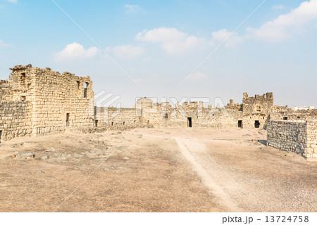 アズラック城(ヨルダン、ザルカ) 13724758