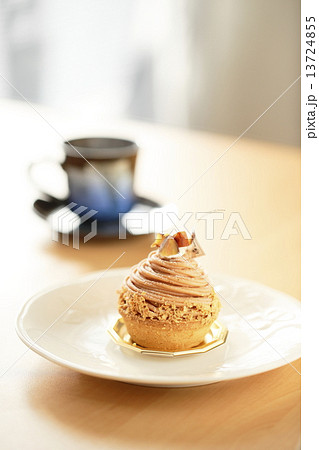 ケーキとコーヒー 13724855