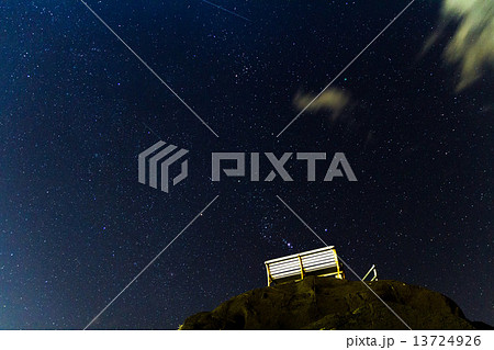 野島崎灯台のベンチと星空 野島崎灯台のベンチと星空 13724926