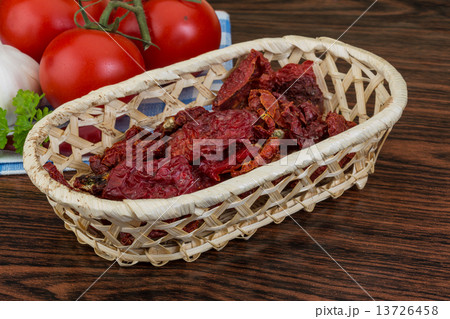 Dried tomtoes 13726458