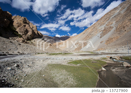 Himalayan landscape 13727900