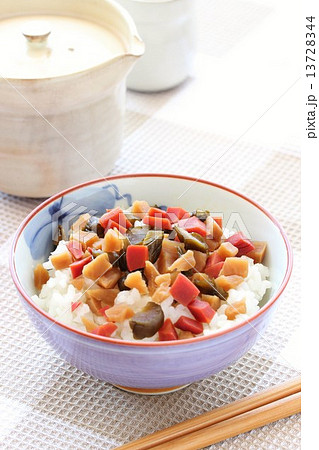 きざんだ吉四六漬けと炊きたてご飯 13728344