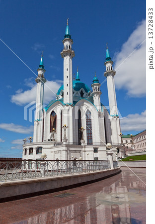 Qol Sharif mosque in Kazan, Russia. Vertical shot. 13728433