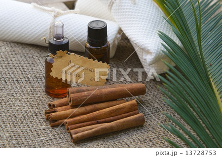 Cinnamon essential oil 13728753