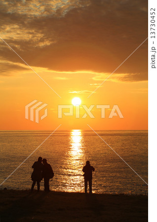入道崎の夕日 13730452