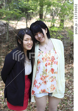 林の中の少女 13730602