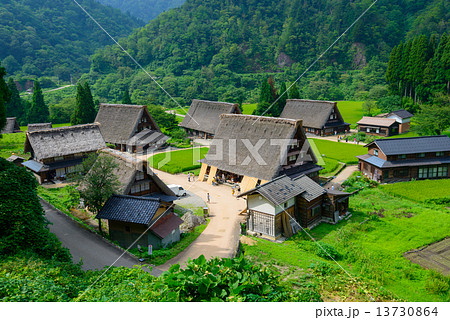 富山 五箇山 夏の菅沼合掌造りの集落 富山 五箇山 夏の菅沼合掌造りの集落 13730864
