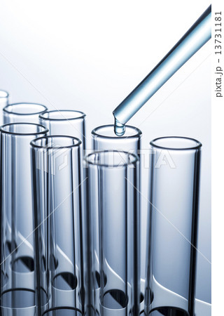 試験管とピペット 13731181