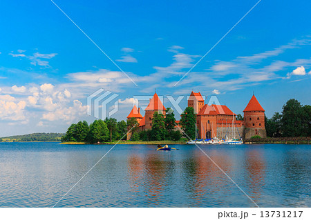 Trakai Island Castle in summer day 13731217