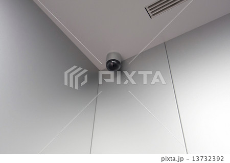 集合住宅の防犯カメラ 13732392
