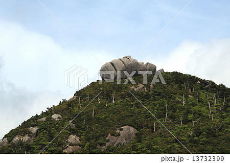 山頂の巨石 (屋久島三岳) 山頂の巨石 (屋久島三岳) 13732399