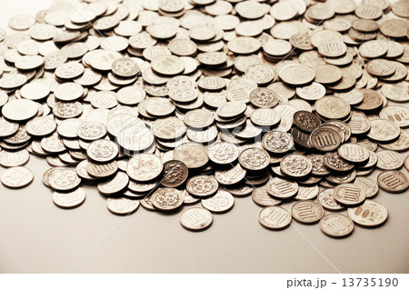 硬貨の山 硬貨の山 13735190