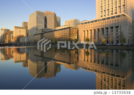 日比谷濠トワイライト 13735638