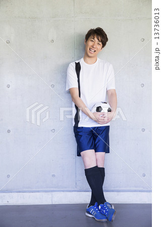 スポーツイメージ　サッカー　 13736013