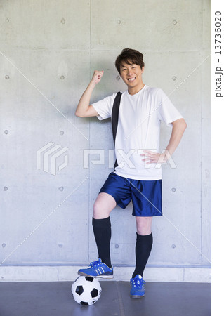 スポーツイメージ　サッカー　 13736020