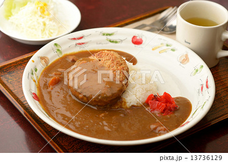 ハンバーグカレー 13736129
