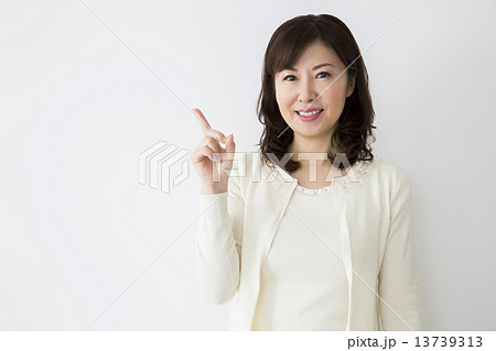 ポートレート　ミドル女性 13739313