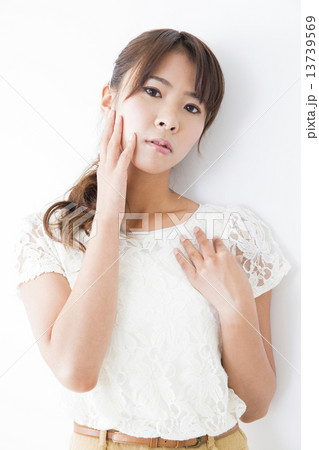 ポートレート 若い女性 ポートレート 若い女性 13739569