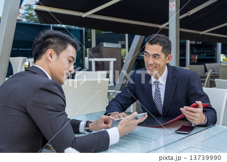 Business Negotiation 13739990