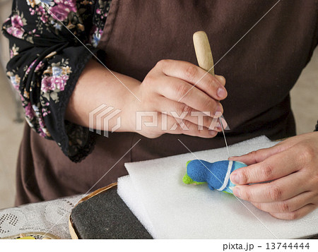 羊毛フェルト作成(手元3) 13744444