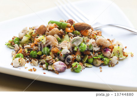 legume salad with almonds 13744880
