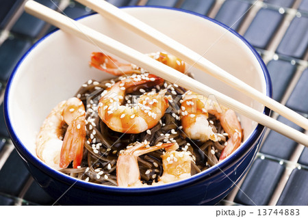 Japanese buckwheat noodles with prawns, soya sauce and sesame Japanese buckwheat noodles with prawns, soya sauce and sesame 13744883