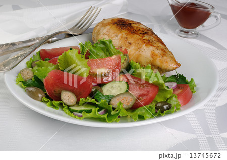 Garnished with vegetables with chicken schnitzel Garnished with vegetables with chicken schnitzel 13745672