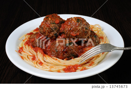 Meatballs in tomato sauce with spaghetti Meatballs in tomato sauce with spaghetti 13745673