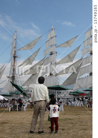広島港　帆船フェスティバル　日本丸　セイルドリル 13749165