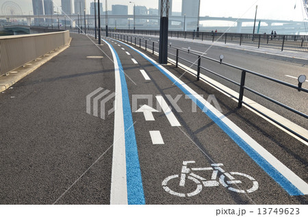 湾岸 道路 自転車