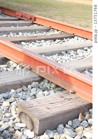 線路の枕木のアップ 線路の枕木のアップ 13751768
