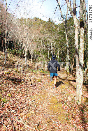 トレイルランニング 13751799