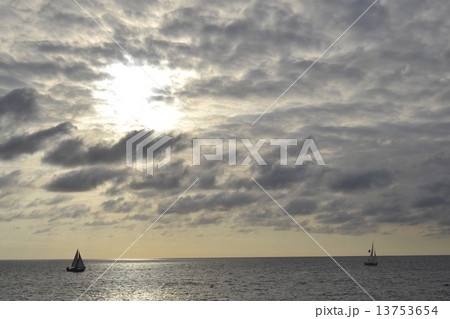 Sailing under the sun 13753654