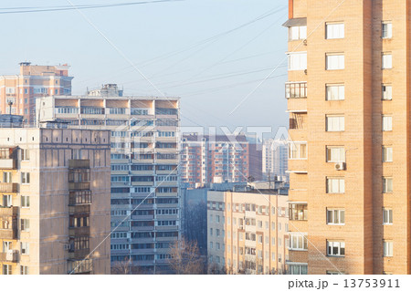 residential quarter in winter morning 13753911