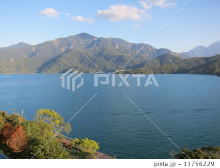 台湾 南投県 日月潭 (にちげつたん) ラル島付近 台湾 南投県 日月潭 (にちげつたん) ラル島付近 13756229