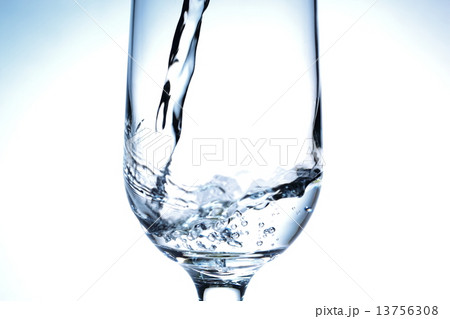 ミネラルウォーター 13756308